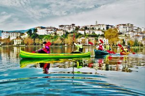 Canoe στη λίμνη Καστοριάς